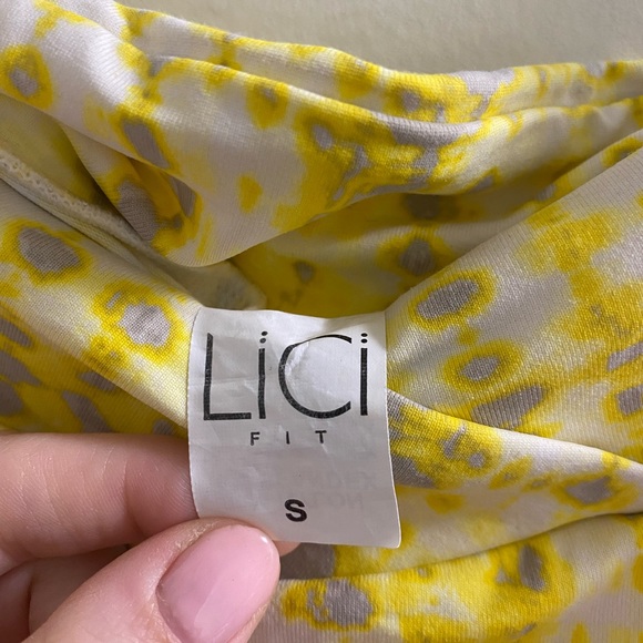 LiCi Fit V-Cut Scrunch Leggings - size Small - Picture 8 of 8